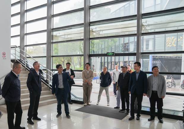 人们走在街头
AI 生成的内容可能不正确。